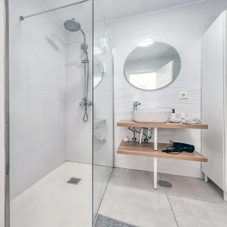 Sun Glow Senator-pool View