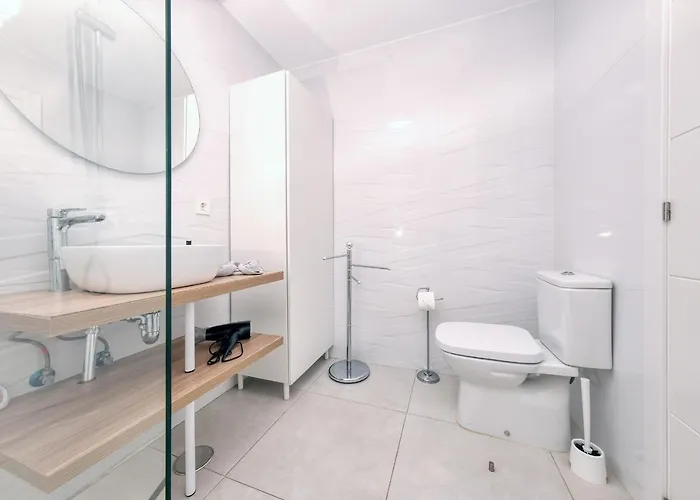 Sun Glow Senator-pool View