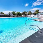 Sun Glow Senator-pool View 펜션