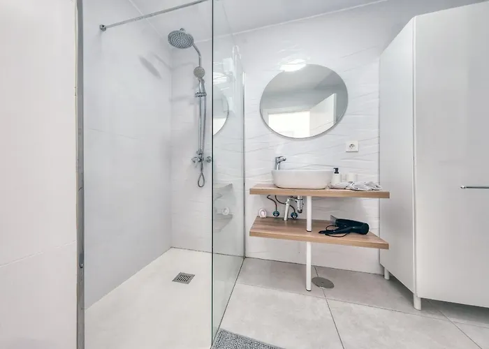 Sun Glow Senator-pool View